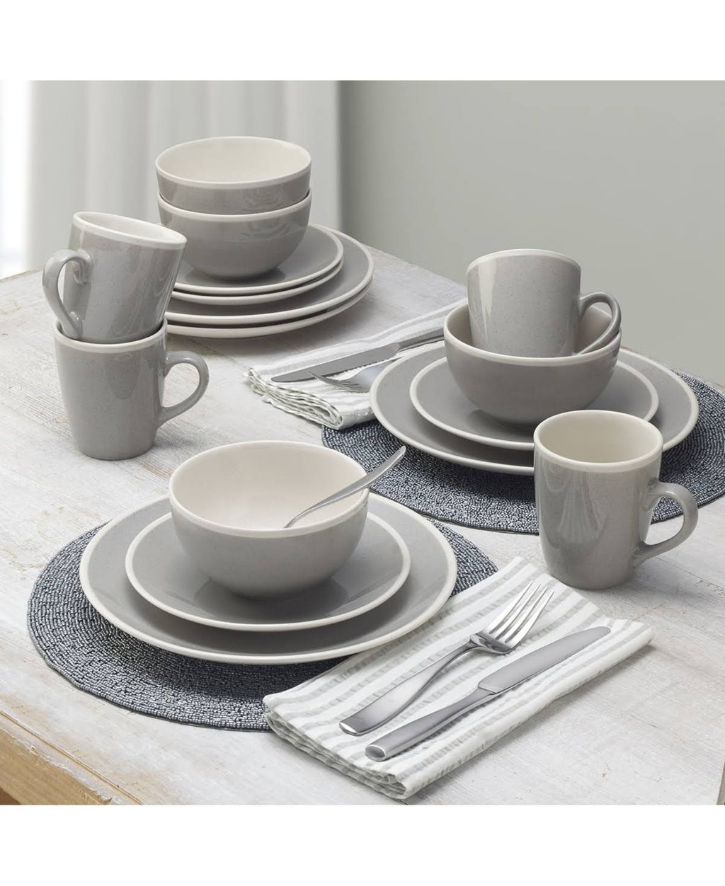 16-Piece Dinnerware Set J737344