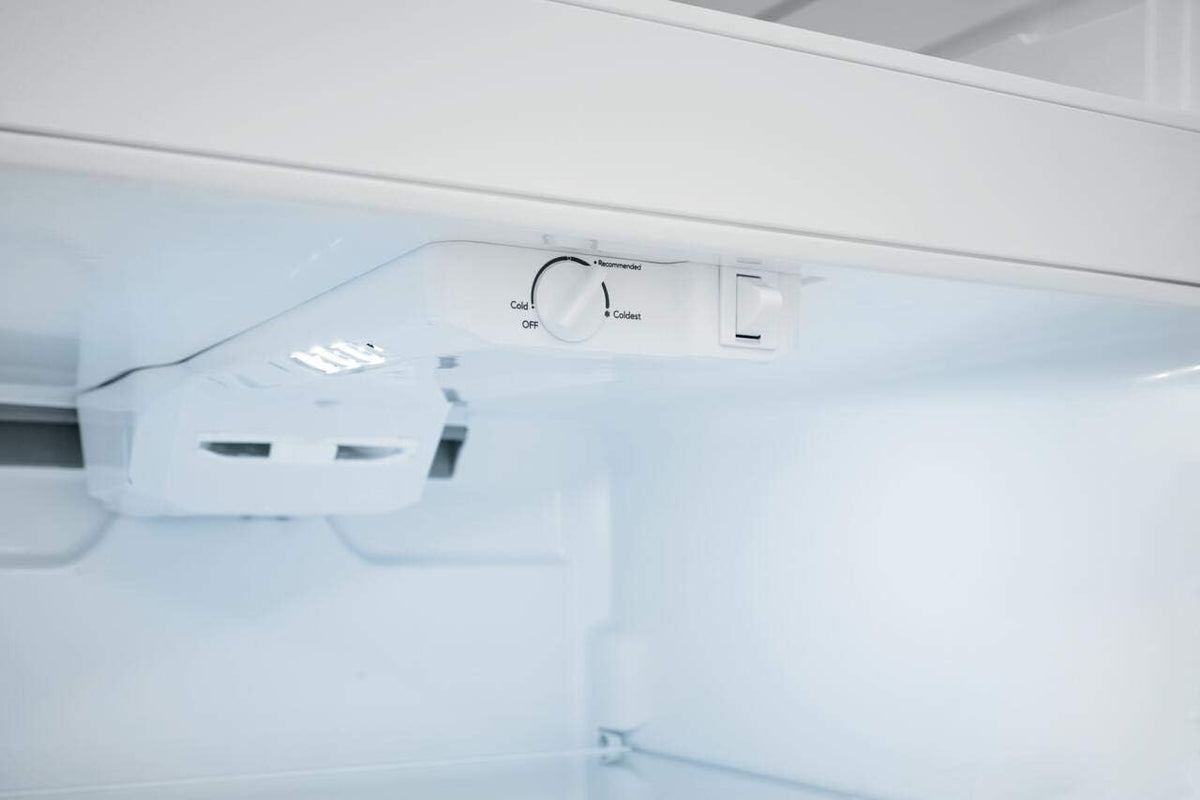 White Top Freezer Refrigerator R672536