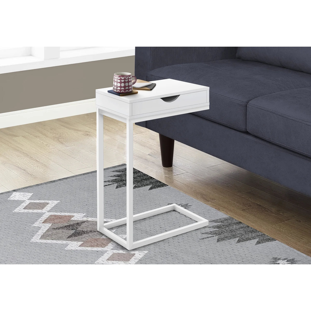 White C-shaped Metal Accent Table U771668