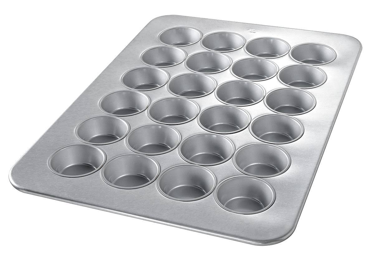 Large 24 Moulds Muffin Pan M775824