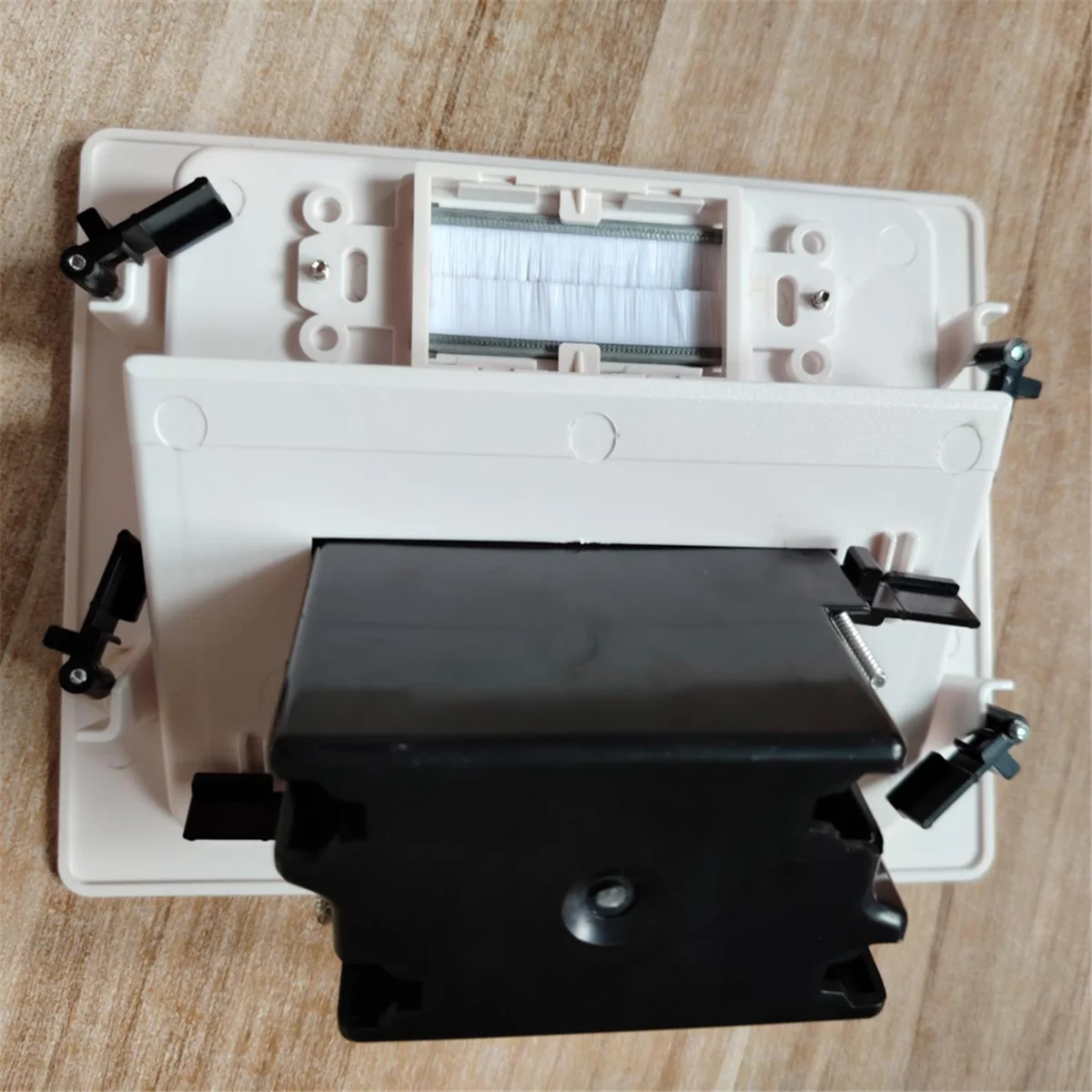 Recessed Outlet Box Cable Management Kit 15A 125V C184674