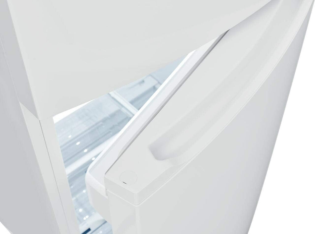 White Top Freezer Refrigerator R672536