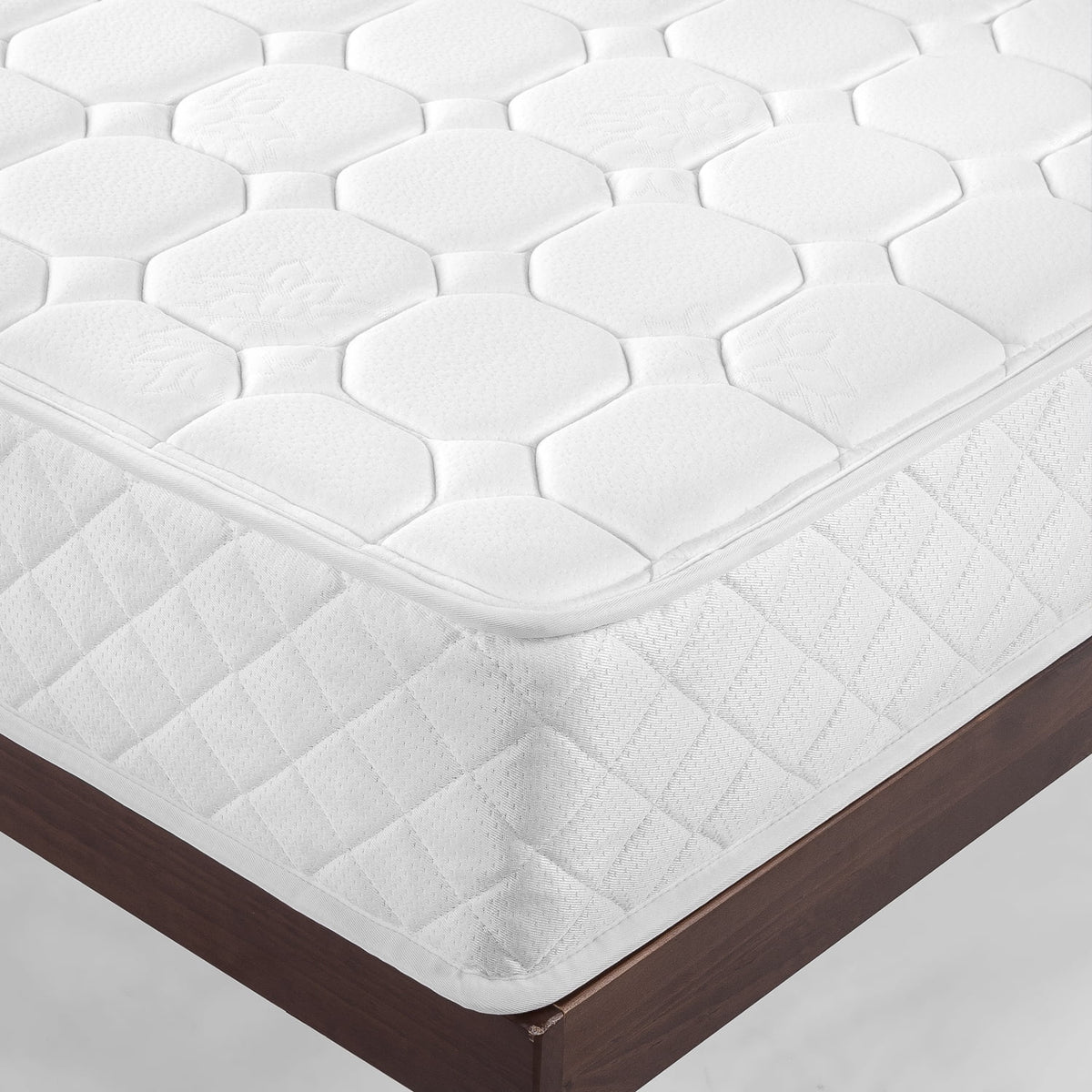 8" Quilted Hybrid Mattress of Comfort Foam and Pocket Spring, Full R631