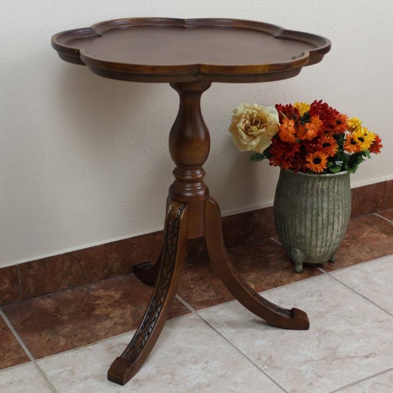 Carved Scalloped Round Table, Brown E444392